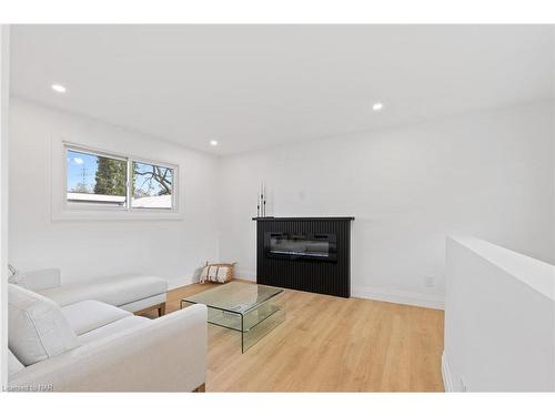 26 Elizabeth Street, Grimsby, ON - Indoor Photo Showing Living Room With Fireplace