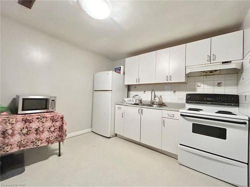 Lower-22 Augusta Avenue, St. Catharines, ON - Indoor Photo Showing Kitchen