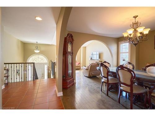 8207 Beaver Glen Drive, Niagara Falls, ON - Indoor Photo Showing Dining Room