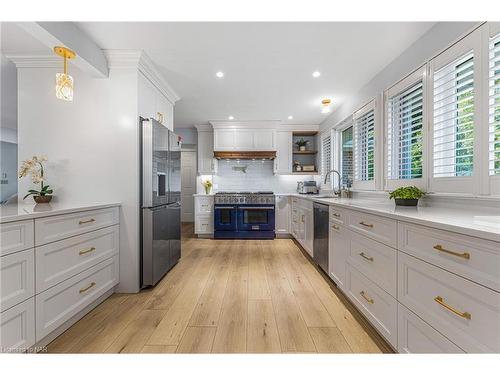 5 Cherryhill Drive, Grimsby, ON - Indoor Photo Showing Kitchen With Upgraded Kitchen