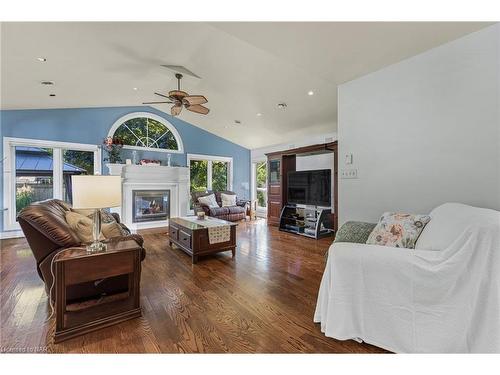 5 Cherryhill Drive, Grimsby, ON - Indoor Photo Showing Living Room With Fireplace