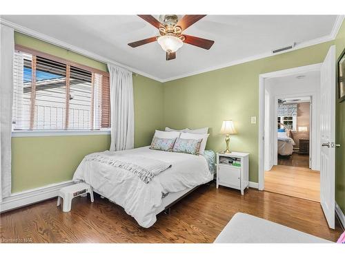 5 Cherryhill Drive, Grimsby, ON - Indoor Photo Showing Bedroom