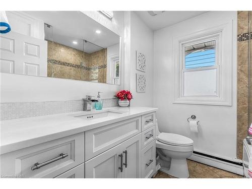 5 Cherryhill Drive, Grimsby, ON - Indoor Photo Showing Bathroom