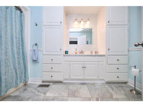 51250 Tunnacliffe Road S, Wainfleet, ON - Indoor Photo Showing Bathroom