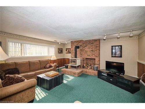 51250 Tunnacliffe Road S, Wainfleet, ON - Indoor Photo Showing Living Room With Fireplace