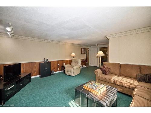 51250 Tunnacliffe Road S, Wainfleet, ON - Indoor Photo Showing Living Room