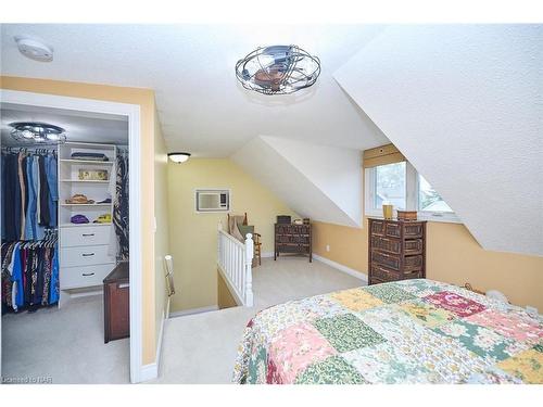 13 Graham Avenue Avenue, St. Catharines, ON - Indoor Photo Showing Bedroom