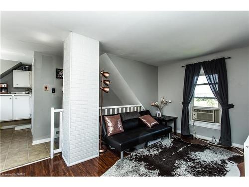 27 Ida Street, St. Catharines, ON - Indoor