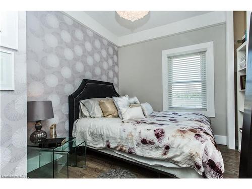 27 Ida Street, St. Catharines, ON - Indoor Photo Showing Bedroom