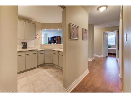 402-141 Church Street, St. Catharines, ON - Indoor Photo Showing Kitchen