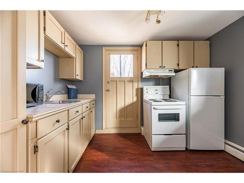 17 Mccalla Drive, St. Catharines, ON - Indoor Photo Showing Kitchen