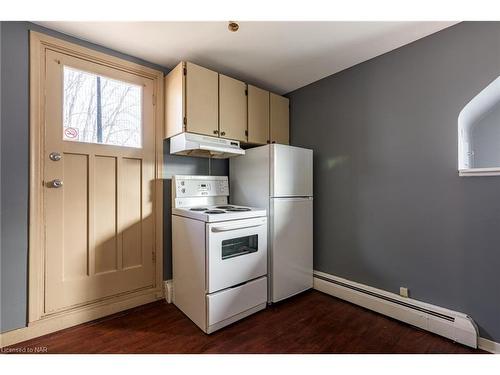 17 Mccalla Drive, St. Catharines, ON - Indoor Photo Showing Kitchen