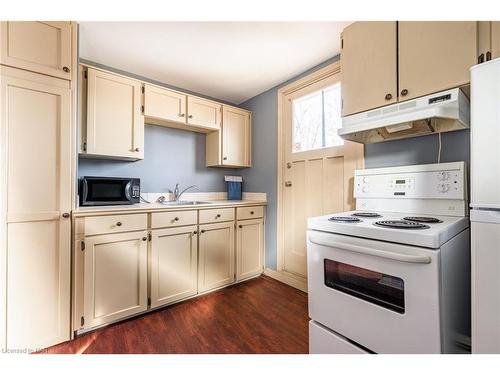 17 Mccalla Drive, St. Catharines, ON - Indoor Photo Showing Kitchen