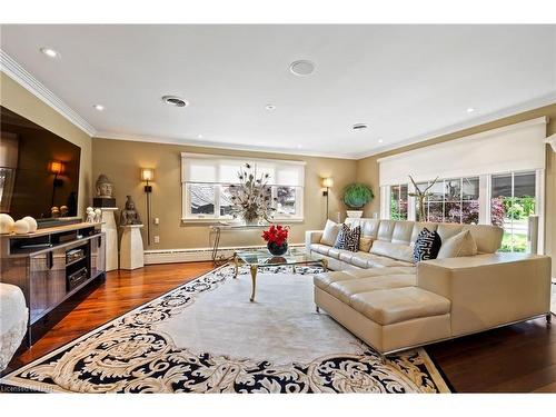 181 Lakeshore Road, St. Catharines, ON - Indoor Photo Showing Living Room