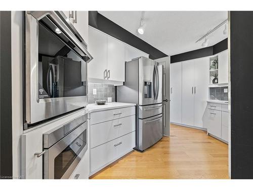 13O3-701 Geneva Street, St. Catharines, ON - Indoor Photo Showing Kitchen With Stainless Steel Kitchen