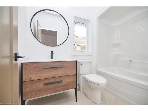 3747 Dominion Road, Ridgeway, ON - Indoor Photo Showing Bathroom