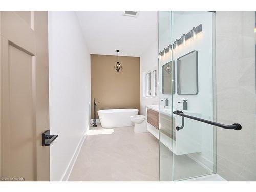 3747 Dominion Road, Ridgeway, ON - Indoor Photo Showing Bathroom