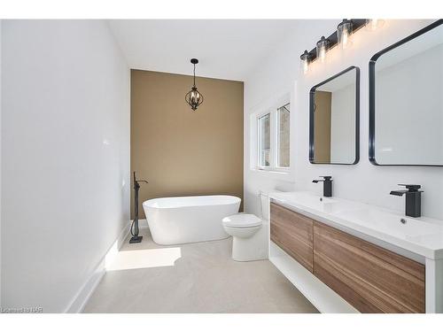 3747 Dominion Road, Ridgeway, ON - Indoor Photo Showing Bathroom