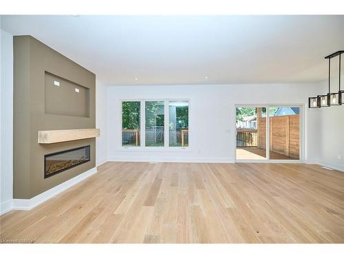 3747 Dominion Road, Ridgeway, ON - Indoor Photo Showing Living Room With Fireplace