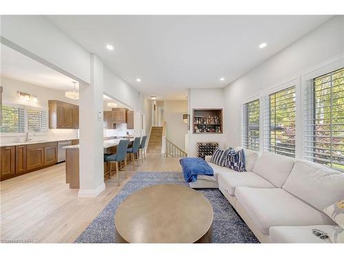 62 Wakil Drive, St. Catharines, ON - Indoor Photo Showing Living Room