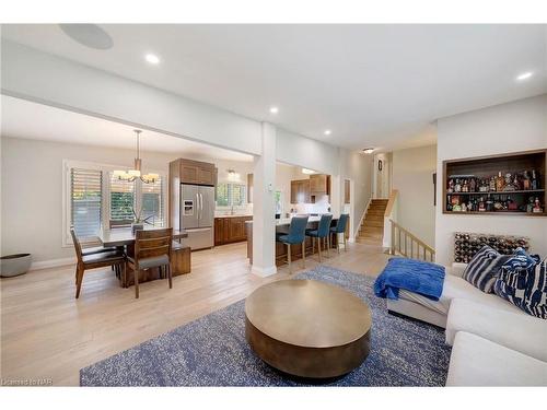 62 Wakil Drive, St. Catharines, ON - Indoor Photo Showing Living Room