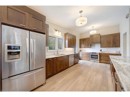 62 Wakil Drive, St. Catharines, ON - Indoor Photo Showing Kitchen