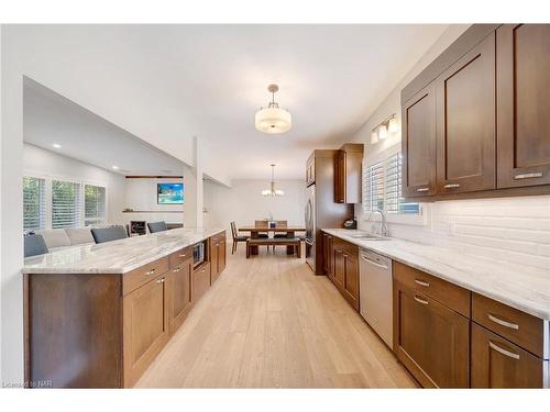 62 Wakil Drive, St. Catharines, ON - Indoor Photo Showing Kitchen