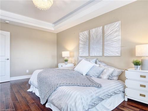 19 Moes Crescent, St. Catharines, ON - Indoor Photo Showing Bedroom