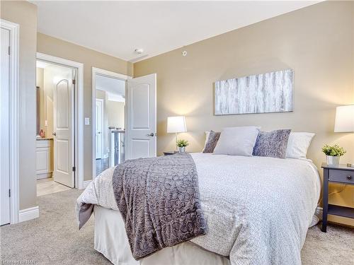 19 Moes Crescent, St. Catharines, ON - Indoor Photo Showing Bedroom