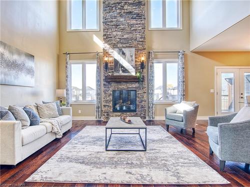 19 Moes Crescent, St. Catharines, ON - Indoor Photo Showing Living Room With Fireplace