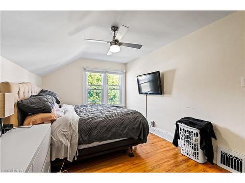 222 Alexandra Street, Port Colborne, ON - Indoor Photo Showing Bedroom