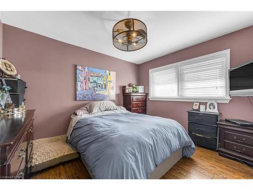 99 Forks Road, Welland, ON - Indoor Photo Showing Bedroom