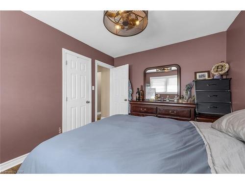 99 Forks Road, Welland, ON - Indoor Photo Showing Bedroom