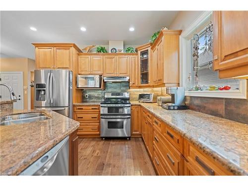 26 Muirfield Trail, Welland, ON - Indoor Photo Showing Kitchen With Double Sink