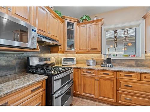 26 Muirfield Trail, Welland, ON - Indoor Photo Showing Kitchen