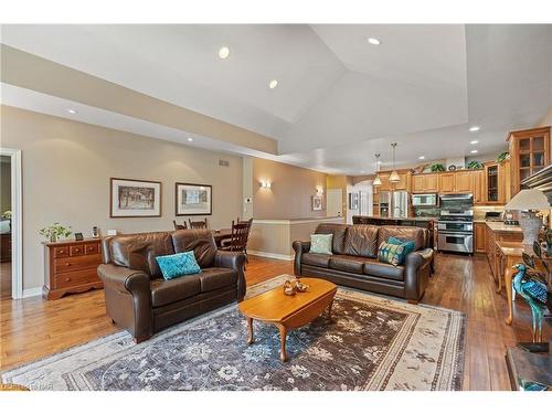 26 Muirfield Trail, Welland, ON - Indoor Photo Showing Living Room