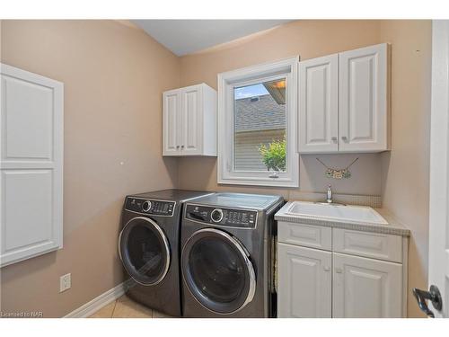 26 Muirfield Trail, Welland, ON - Indoor Photo Showing Laundry Room