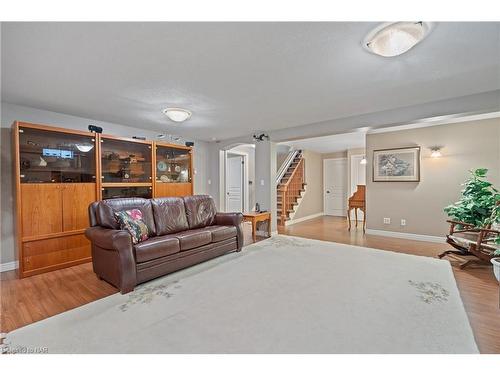 26 Muirfield Trail, Welland, ON - Indoor Photo Showing Living Room