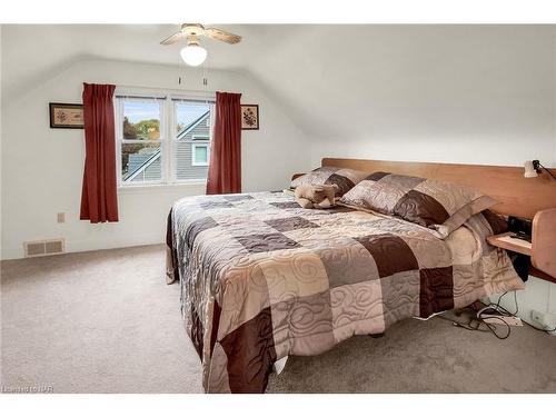 20 Heywood Avenue, St. Catharines, ON - Indoor Photo Showing Bedroom