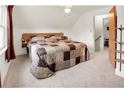 20 Heywood Avenue, St. Catharines, ON - Indoor Photo Showing Bedroom