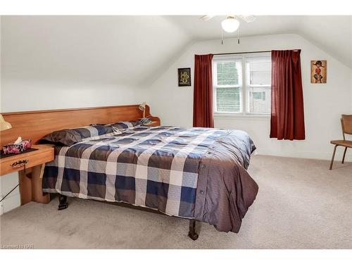 20 Heywood Avenue, St. Catharines, ON - Indoor Photo Showing Bedroom