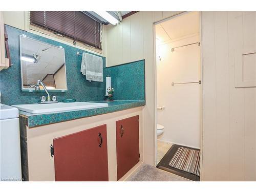 20 Heywood Avenue, St. Catharines, ON - Indoor Photo Showing Bathroom