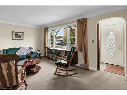 20 Heywood Avenue, St. Catharines, ON - Indoor Photo Showing Living Room