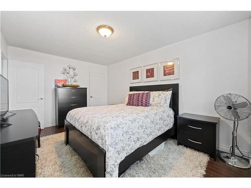 306-6390 Huggins Street, Niagara Falls, ON - Indoor Photo Showing Bedroom