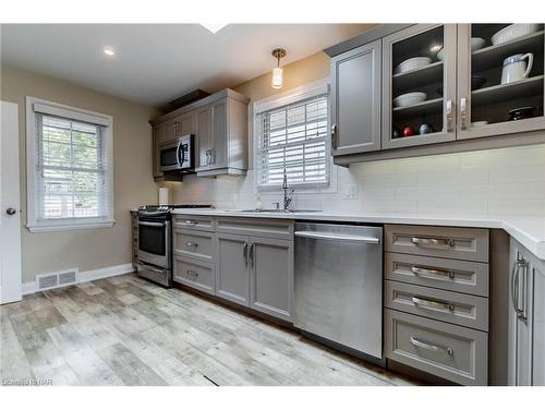 17 Tamarack Avenue, St. Catharines, ON - Indoor Photo Showing Kitchen