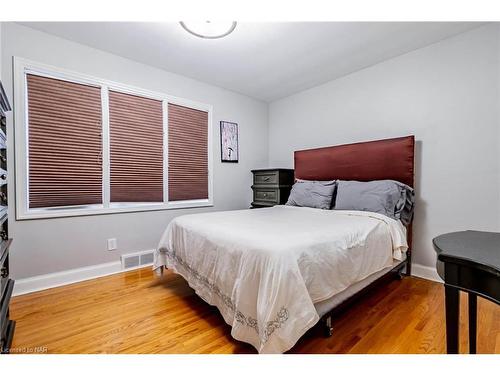 17 Tamarack Avenue, St. Catharines, ON - Indoor Photo Showing Bedroom