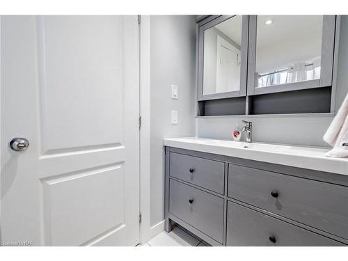 17 Tamarack Avenue, St. Catharines, ON - Indoor Photo Showing Bathroom