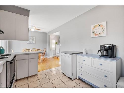 8848 Banting Avenue, Niagara Falls, ON - Indoor Photo Showing Kitchen