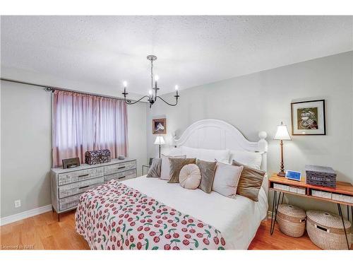 3351 Wiltshire Boulevard, Niagara Falls, ON - Indoor Photo Showing Bedroom