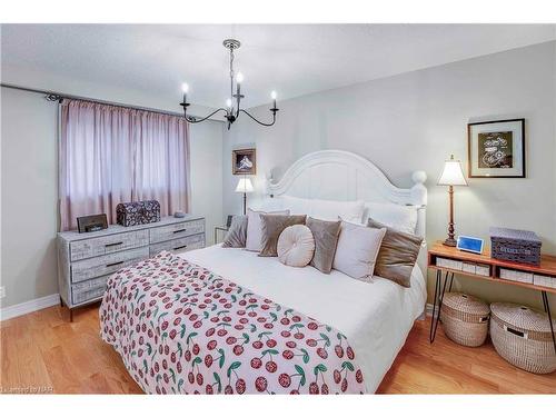 3351 Wiltshire Boulevard, Niagara Falls, ON - Indoor Photo Showing Bedroom